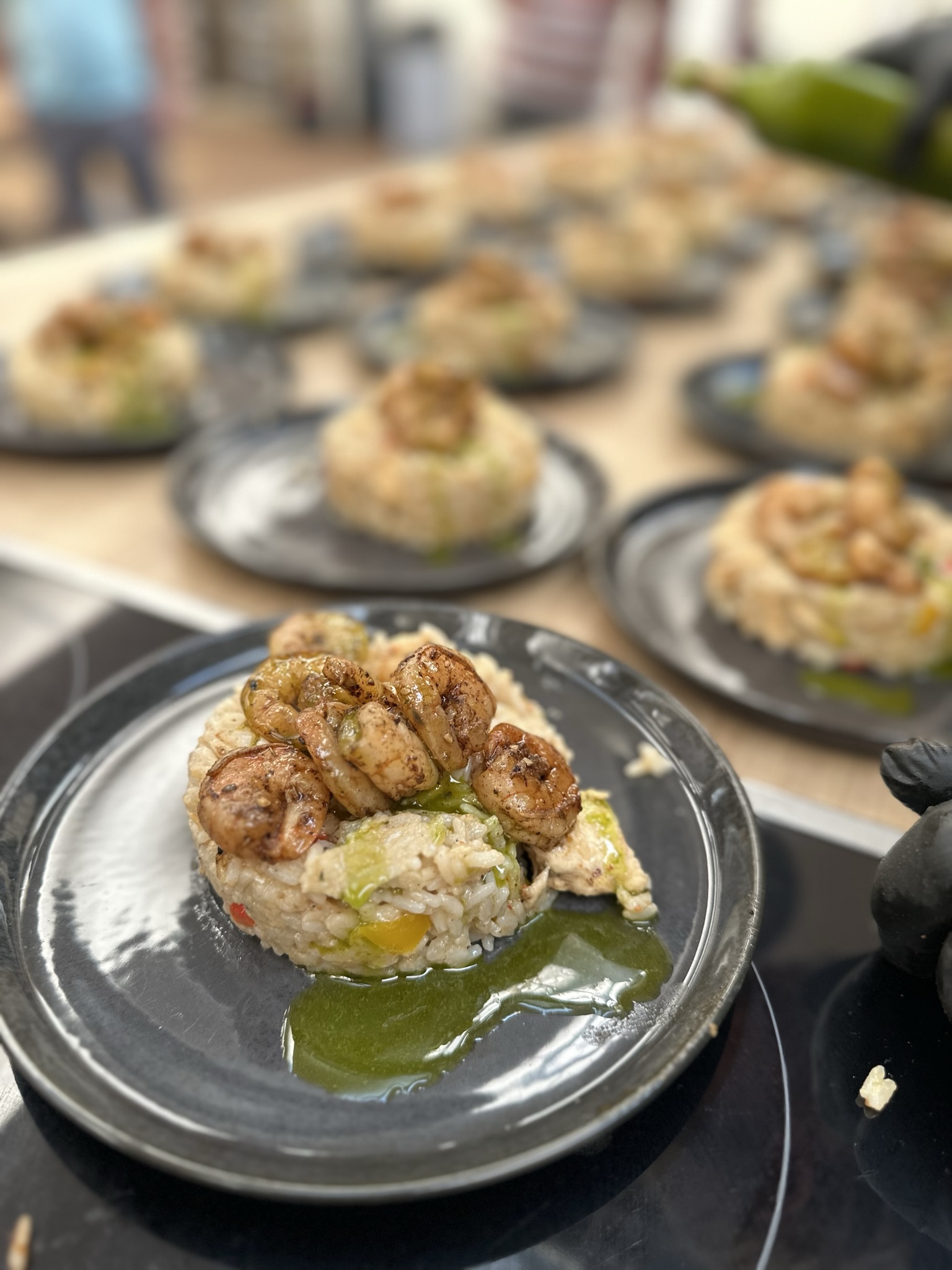 Garnelengericht mit Reis serviert